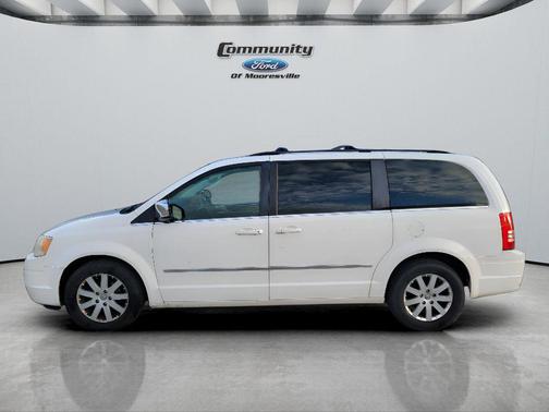 2010 Chrysler Town & Country Touring