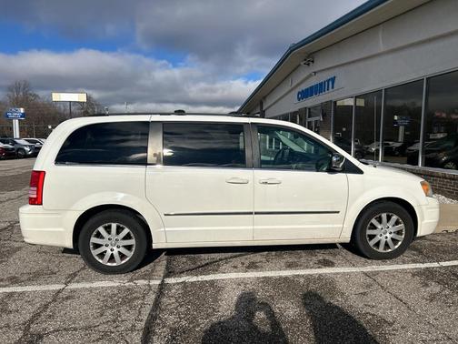 2010 Chrysler Town & Country Touring