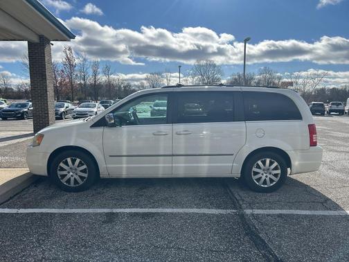 2010 Chrysler Town & Country Touring