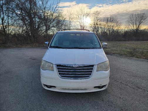 2010 Chrysler Town & Country Touring