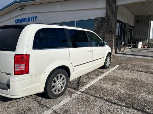 2010 Chrysler Town & Country Touring