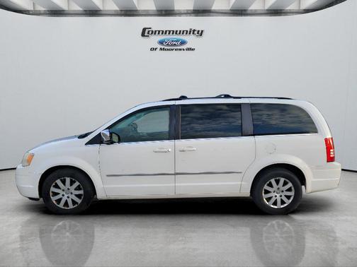 2010 Chrysler Town & Country Touring