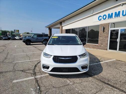 2024 Chrysler Pacifica Hybrid Select