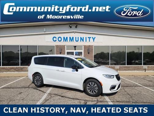 2024 Chrysler Pacifica Hybrid Select
