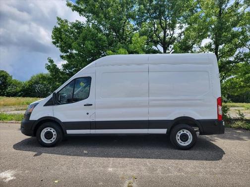 2022 Ford Transit-250 Base