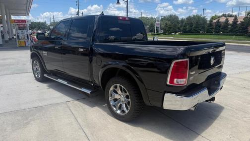 Diamond Black Crystal Pearlcoat 2019 RAM 1500 Laramie