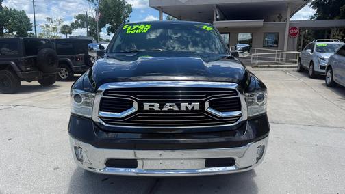Diamond Black Crystal Pearlcoat 2019 RAM 1500 Laramie