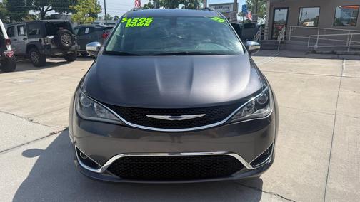 Granite Crystal Metallic Clearcoat 2020 Chrysler Pacifica Limited
