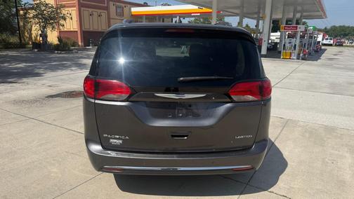 Granite Crystal Metallic Clearcoat 2020 Chrysler Pacifica Limited