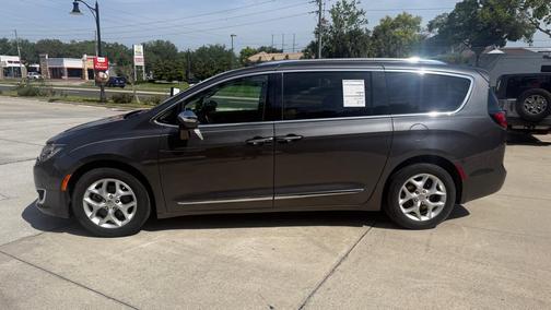 Granite Crystal Metallic Clearcoat 2020 Chrysler Pacifica Limited