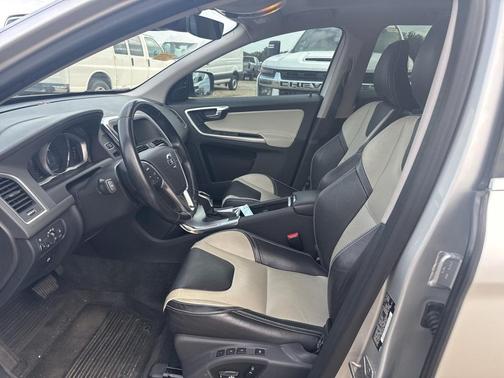 2017 Volvo XC60 T5 Dynamic
