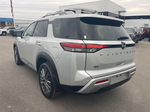 2023 Nissan Pathfinder SL FWD