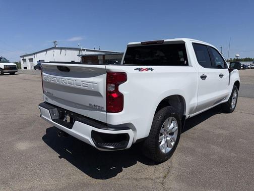 Summit White 2024 Chevrolet Silverado 1500 Custom