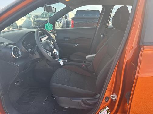 2024 Nissan Kicks SR