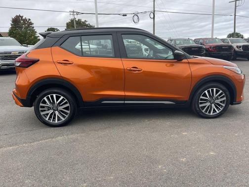 2024 Nissan Kicks SR