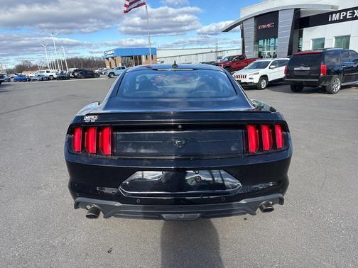 2022 Ford Mustang EcoBoost