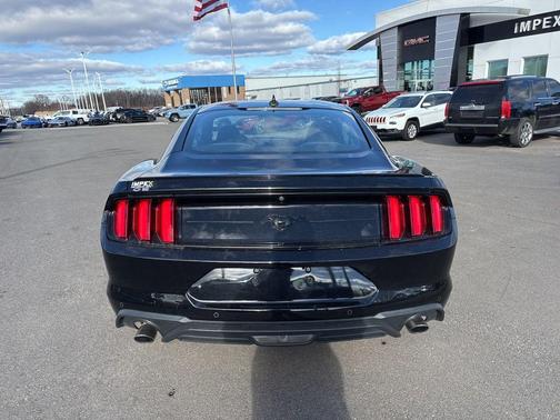 2022 Ford Mustang EcoBoost