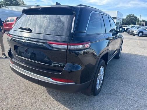 Diamond Black Crystal Pearlcoat 2023 Jeep Grand Cherokee Limited
