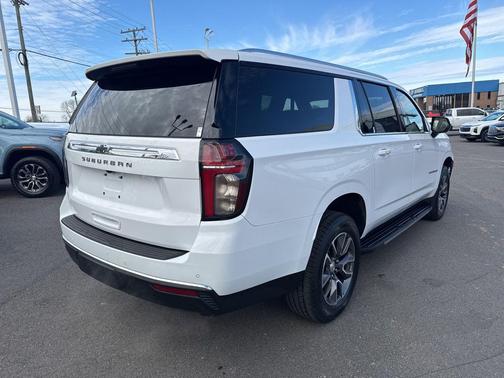 2023 Chevrolet Suburban LS