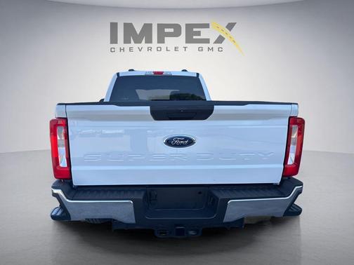 Oxford White 2024 Ford F-250 XLT