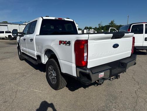 Oxford White 2024 Ford F-250 XLT