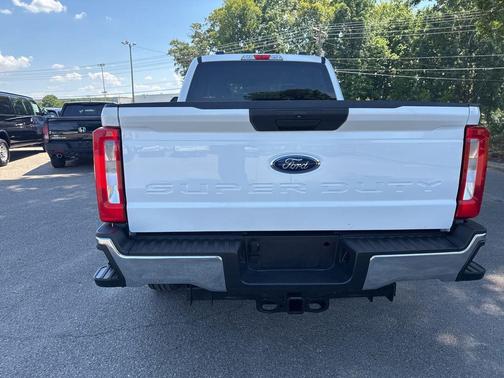 Oxford White 2024 Ford F-250 XLT