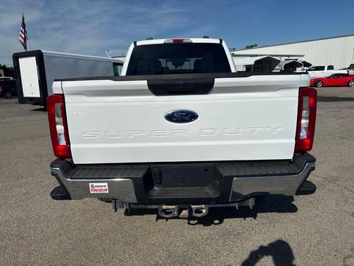 Oxford White 2024 Ford F-250 XLT