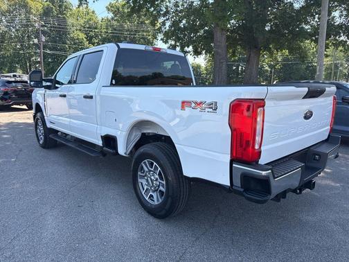 Oxford White 2024 Ford F-250 XLT