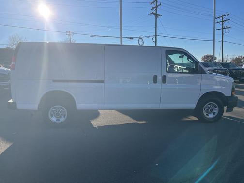 2024 GMC Savana 2500 Work Van