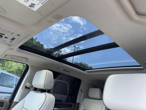 White Frost Tricoat 2023 GMC Yukon XL Denali