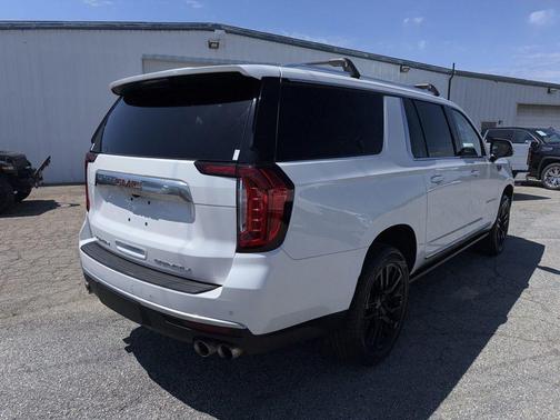 White Frost Tricoat 2023 GMC Yukon XL Denali