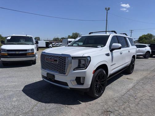 White Frost Tricoat 2023 GMC Yukon XL Denali