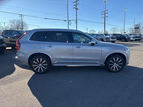 2024 Volvo XC90 B5 Plus Bright Theme