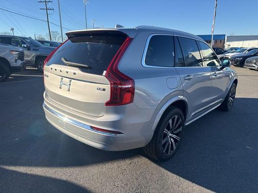 2024 Volvo XC90 B5 Plus Bright Theme