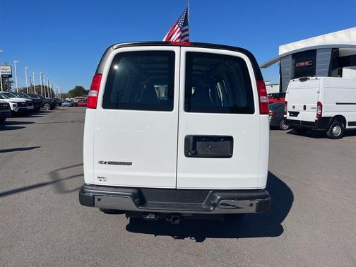 2025 Chevrolet Express 2500 RWD 2500 Regular Wheelbase WT