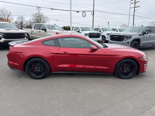 2022 Ford Mustang EcoBoost