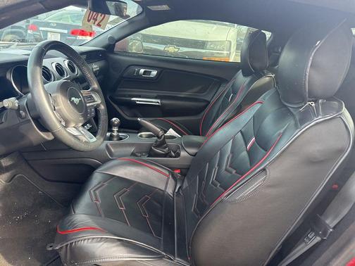 2022 Ford Mustang EcoBoost