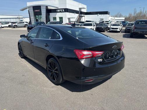 Mosaic Black Metallic 2024 Chevrolet Malibu 1LT