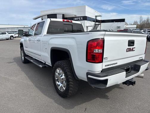 White 2019 GMC Sierra 2500 Denali