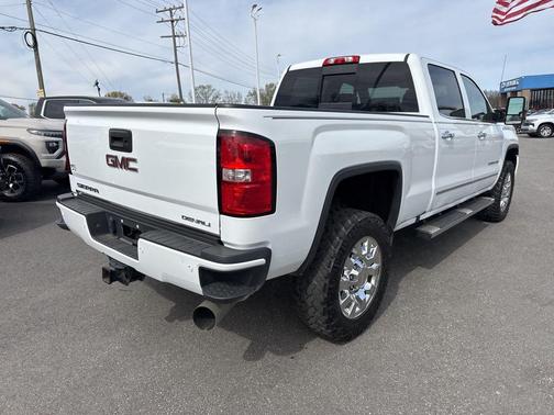 White 2019 GMC Sierra 2500 Denali