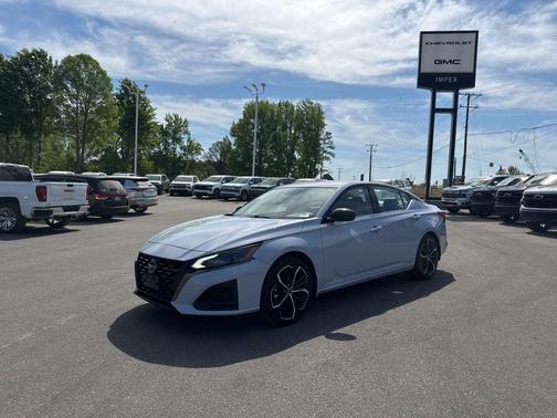 Gray 2023 Nissan Altima SR FWD
