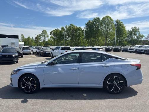 Gray 2023 Nissan Altima SR FWD