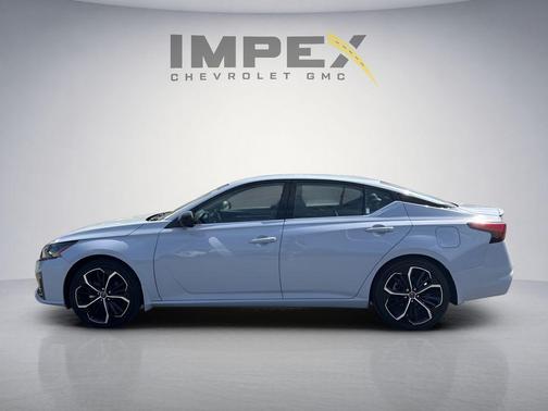 Gray 2023 Nissan Altima SR FWD