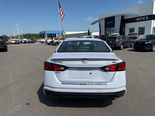 Gray 2023 Nissan Altima SR FWD