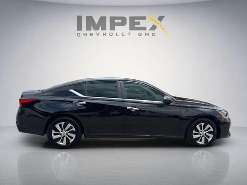 Super Black 2025 Nissan Altima S FWD