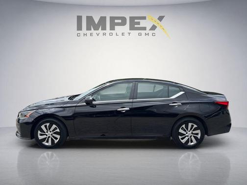 Super Black 2025 Nissan Altima S FWD