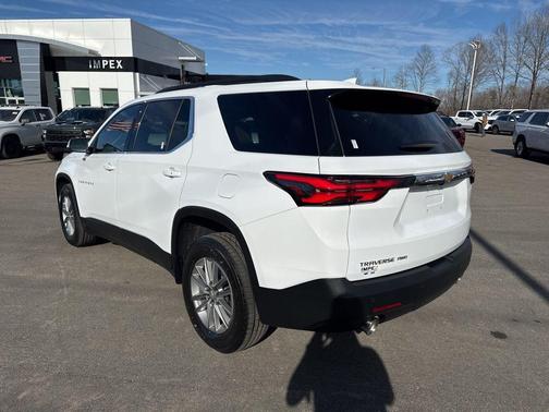 2022 Chevrolet Traverse LT Cloth