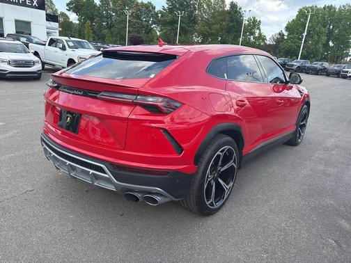 2022 Lamborghini Urus Graphite Capsule