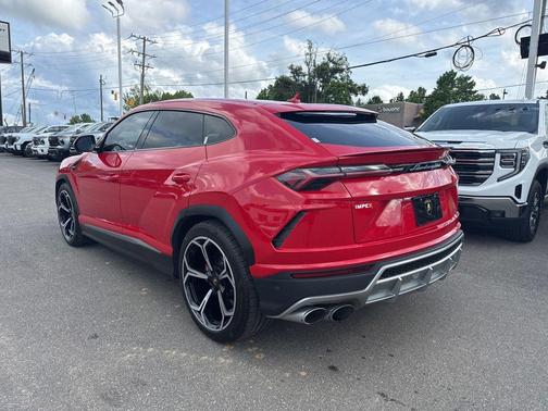 2022 Lamborghini Urus Graphite Capsule