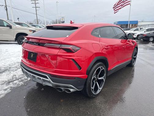 2022 Lamborghini Urus Graphite Capsule